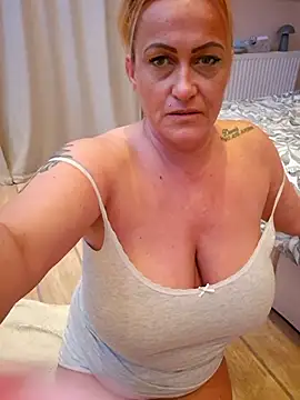 Isabellaa04 online show from 04/13/26, 06:35