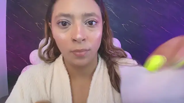 Snapshot of _MiaBrown_ chatting on 04/29/26, 12:09 MiaBrown online show from 04/29/26, 12:09