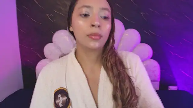 Snapshot of _MiaBrown_ chatting on 05/06/26, 12:10 MiaBrown online show from 05/06/26, 12:10