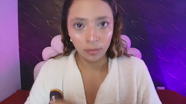 Snapshot of _MiaBrown_ chatting on 05/19/26, 12:11 MiaBrown online show from 05/19/26, 12:11