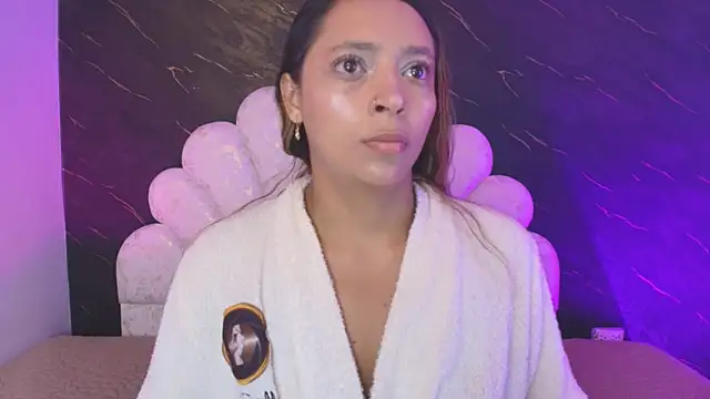 Snapshot of _MiaBrown_ chatting on 05/20/26, 12:00 MiaBrown online show from 05/20/26, 12:00