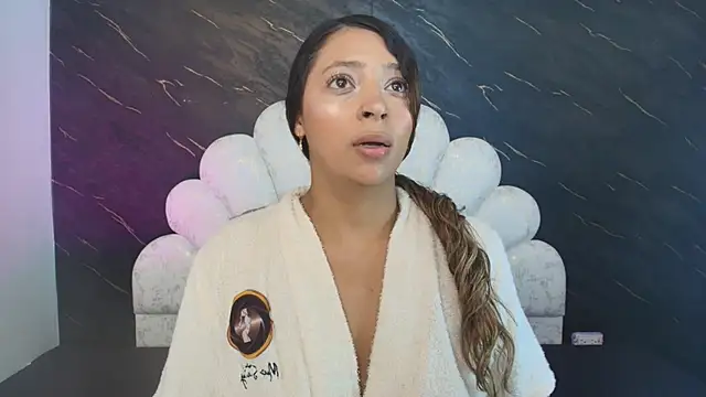 Snapshot of _MiaBrown_ chatting on 05/30/26, 12:13 MiaBrown online show from 05/30/26, 12:13