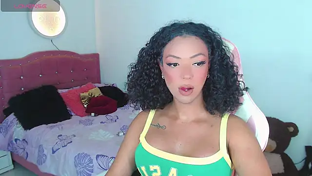 Snapshot of Tanedra_collings chatting on 07/27/26, 02:40 Tanedra collings online show from 07/27/26, 02:40