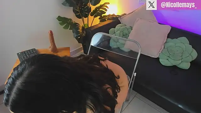 Nicollemays online show from 02/22/25, 06:19