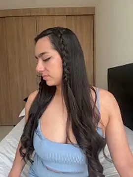 Nicollemays online show from 04/18/26, 03:27