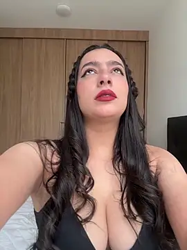 Snapshot of Nicollemays chatting on 05/12/26, 02:14 Nicollemays online show from 05/12/26, 02:14