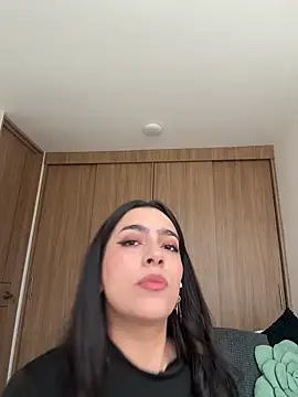 Snapshot of Nicollemays chatting on 05/25/26, 01:17 Nicollemays online show from 05/25/26, 01:17