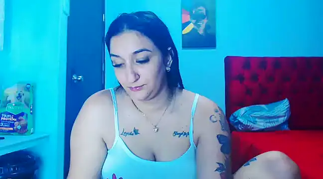 Snapshot of liz_dirty chatting on 01/06/25, 02:15 liz dirty online show from 01/06/25, 02:15