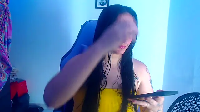 Snapshot of liz_dirty chatting on 10/18/25, 11:05 liz dirty online show from 10/18/25, 11:05