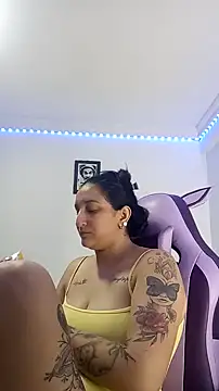 Snapshot of liz_dirty chatting on 10/25/25, 10:59 liz dirty online show from 10/25/25, 10:59