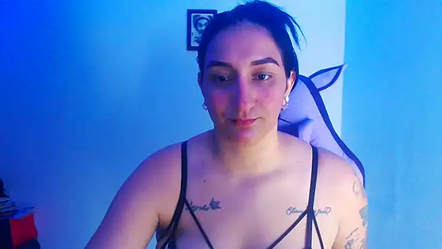 Snapshot of liz_dirty chatting on 10/31/25, 10:33 liz dirty online show from 10/31/25, 10:33