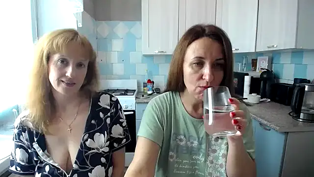 DonnaMagdalena online show from 09/10/25, 07:52