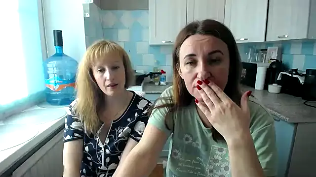 DonnaMagdalena online show from 09/30/25, 07:13