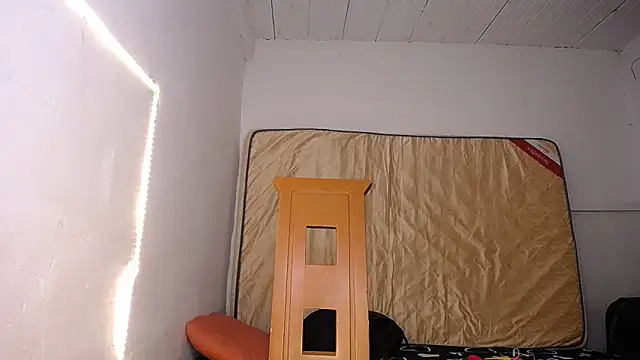 yselahot online show from 10/25/25, 02:46