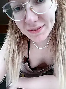 Snapshot of _Sweet_Love_ chatting on 02/10/25, 01:44  Sweet Love  online show from 02/10/25, 01:44
