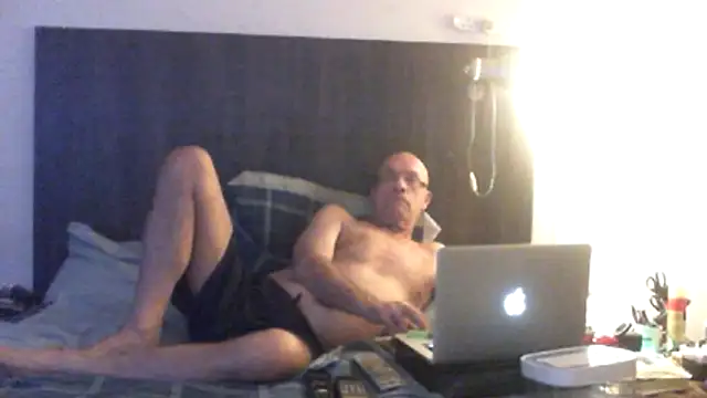Snapshot of dazuk4513 chatting on 07/12/26, 12:01 dazuk4513 online show from 07/12/26, 12:01