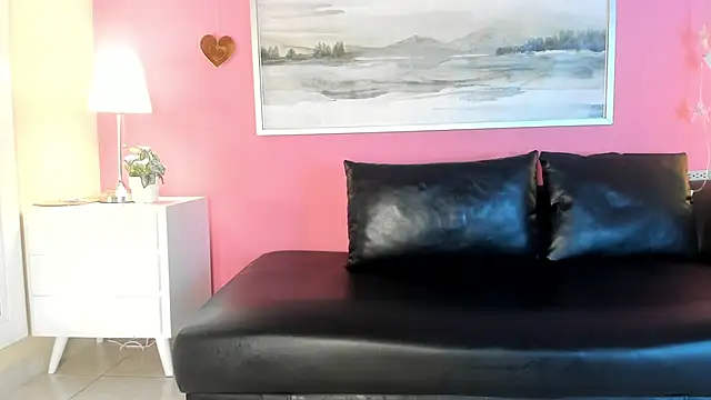 Tiffanysurez  online show from 10/15/25, 08:09