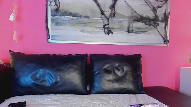 Tiffanysurez  online show from 10/30/25, 09:15