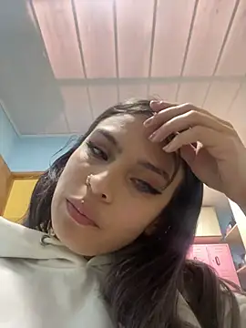 Tiffanysurez  online show from 12/19/25, 07:10