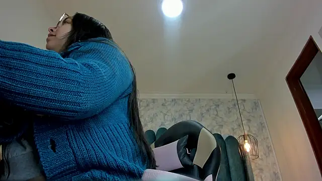 Snapshot of nalalye_cruzz_ chatting on 10/08/25, 02:42 nalalye cruzz online show from 10/08/25, 02:42