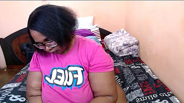 Snapshot of ZOQULUx chatting on 05/28/26, 08:55 ZOQULUx online show from 05/28/26, 08:55