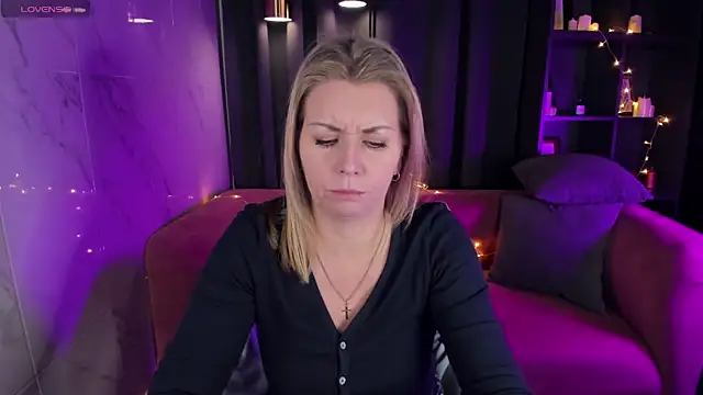 Annie Light online show from 01/12/25, 12:01