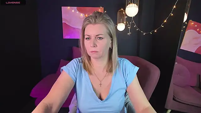 Annie Light online show from 02/07/25, 05:52