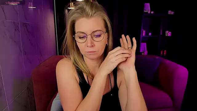 Annie Light online show from 02/28/25, 08:53