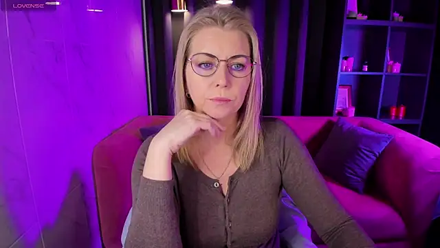 Annie Light online show from 03/03/25, 05:42