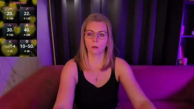 Annie Light online show from 03/04/25, 09:07