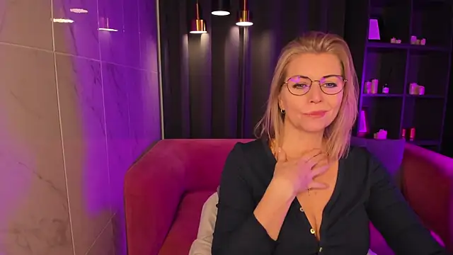 Annie Light online show from 03/20/25, 09:04