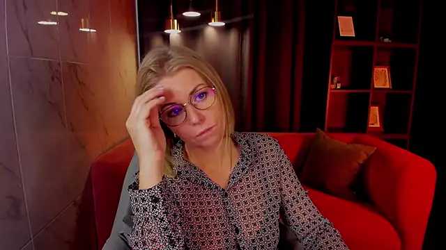 Annie Light online show from 10/10/25, 05:39