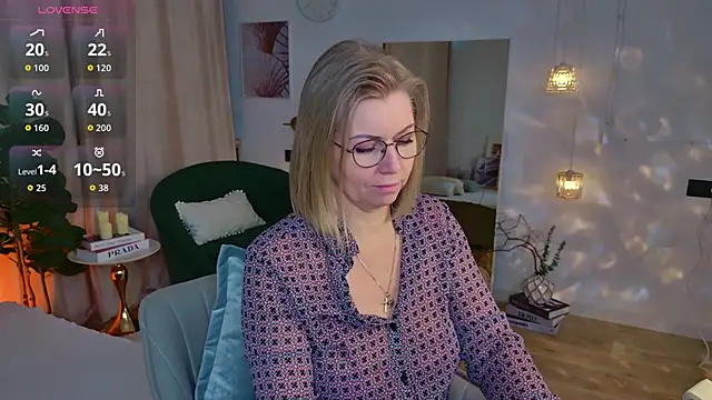 Annie Light online show from 04/21/26, 07:14