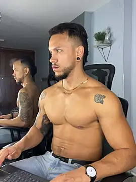 ARON TAYLER01 online show from 02/01/25, 12:37