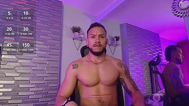 ARON TAYLER01 online show from 04/21/26, 10:43