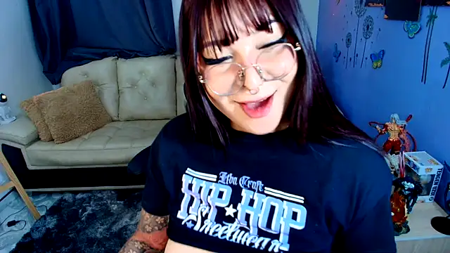 Snapshot of SweetIsabella_x chatting on 05/13/26, 05:05 SweetIsabella x online show from 05/13/26, 05:05