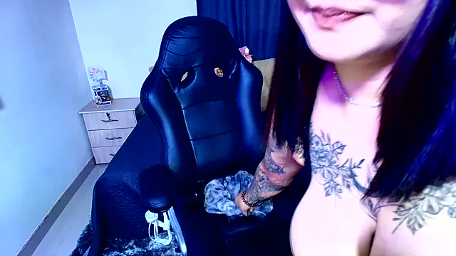 Snapshot of SweetIsabella_x chatting on 06/10/26, 06:01 SweetIsabella x online show from 06/10/26, 06:01