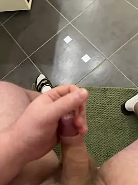 Snapshot of Cozqhh chatting on 02/17/26, 02:02 Cozqhh online show from 02/17/26, 02:02