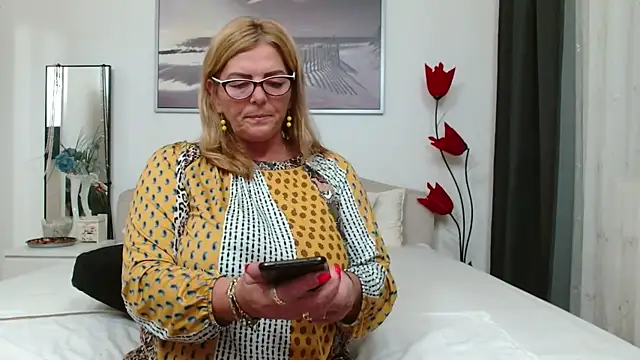 YulliaMilf online show from 11/02/25, 03:58