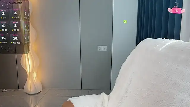 Snapshot of Mandy-- chatting on 10/24/25, 03:25 Mandy-- online show from 10/24/25, 03:25