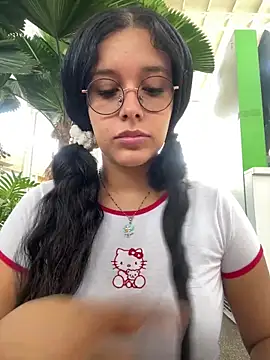 Snapshot of Annya-sweet chatting on 12/02/24, 02:41 Annya-sweet online show from 12/02/24, 02:41