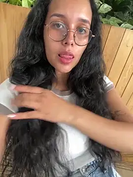 Snapshot of Annya-sweet chatting on 03/10/25, 02:37 Annya-sweet online show from 03/10/25, 02:37