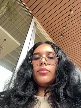 Snapshot of Annya-sweet chatting on 03/17/25, 05:27 Annya-sweet online show from 03/17/25, 05:27