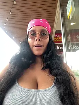 Snapshot of Annya-sweet chatting on 03/18/25, 04:37 Annya-sweet online show from 03/18/25, 04:37