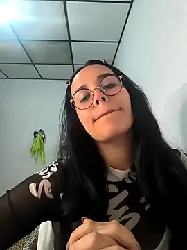 Snapshot of Annya-sweet chatting on 10/16/25, 02:07 Annya-sweet online show from 10/16/25, 02:07