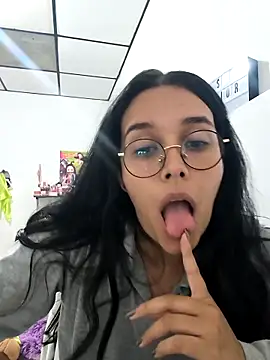 Snapshot of Annya-sweet chatting on 10/23/25, 02:33 Annya-sweet online show from 10/23/25, 02:33