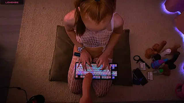 Redhead Shark new online show from 03/19/26, 01:15