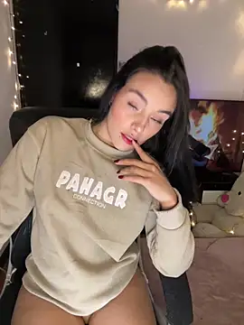 Snapshot of salome_polaniiee chatting on 02/06/25, 06:18 salome polaniiee online show from 02/06/25, 06:18