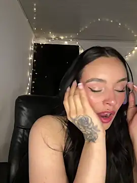 Snapshot of salome_polaniiee chatting on 02/12/25, 08:38 salome polaniiee online show from 02/12/25, 08:38