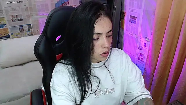 Snapshot of i_am_nina_ chatting on 10/22/25, 09:58 i am nina online show from 10/22/25, 09:58